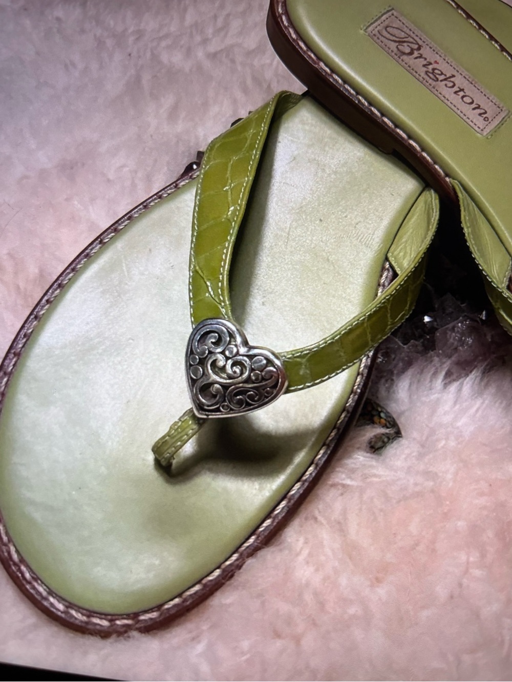Brighton Loretta Sage Green Croc Leather Heart Thong Sandal Size 8.5